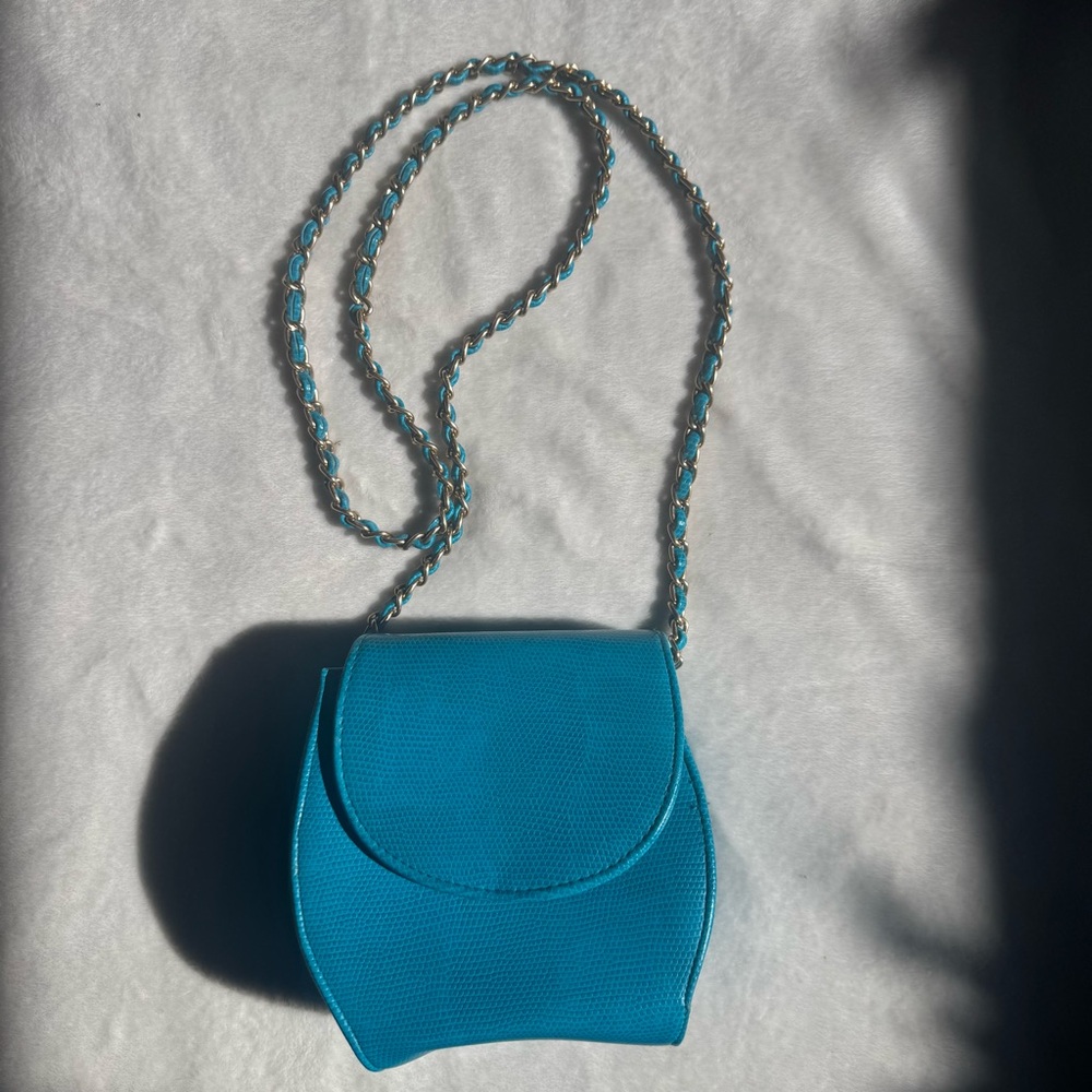 Vintage 80s/90s Blue Leather Crossbody Shoulder Bag with a Woven Chain Strap